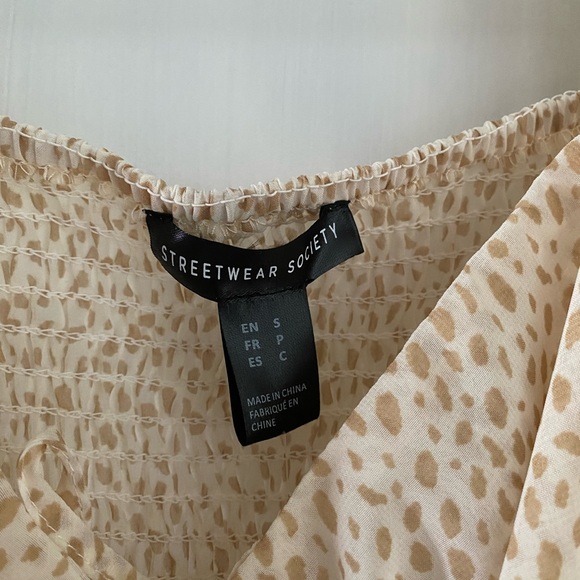 Short Sleeve Sweetheart Neck with Tie Detail Tan Spotted Body-con Dress - Picture 10 of 10